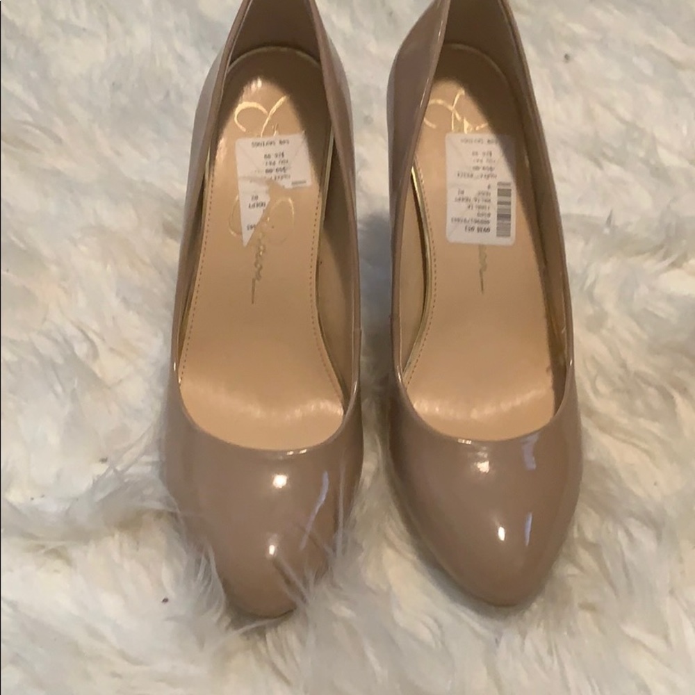 Nude pump